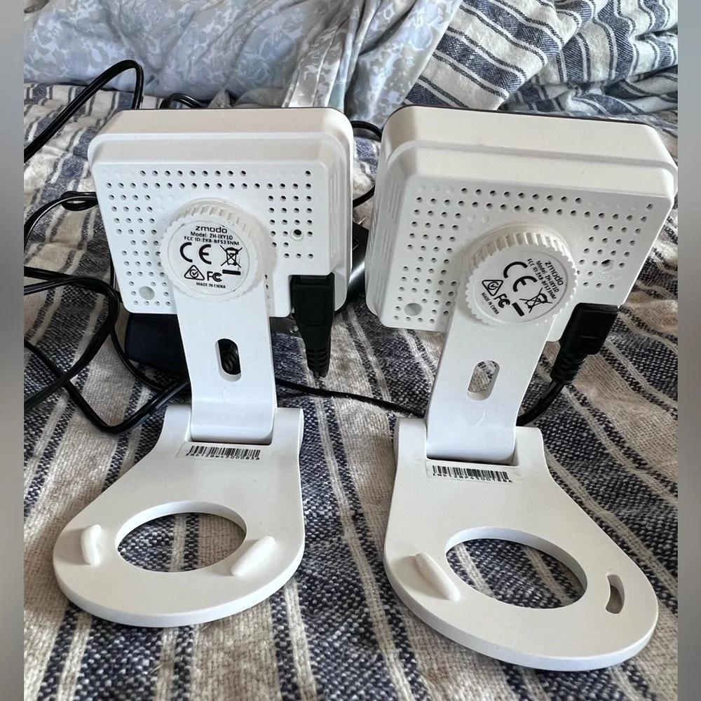 Zmodo. Two Indoor Webcams in Black & White - High-Definition Monitoring